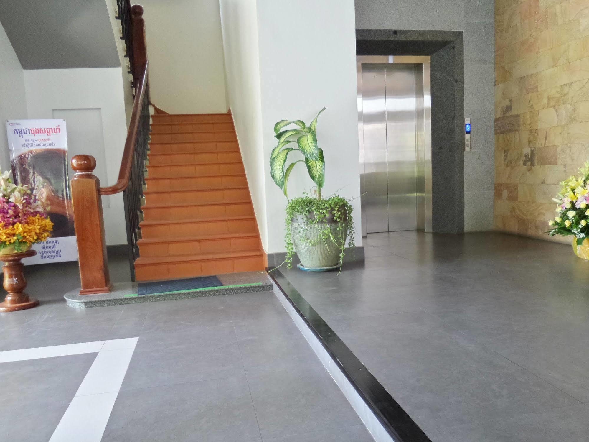 Best May Hotel Phnom Penh Exterior photo